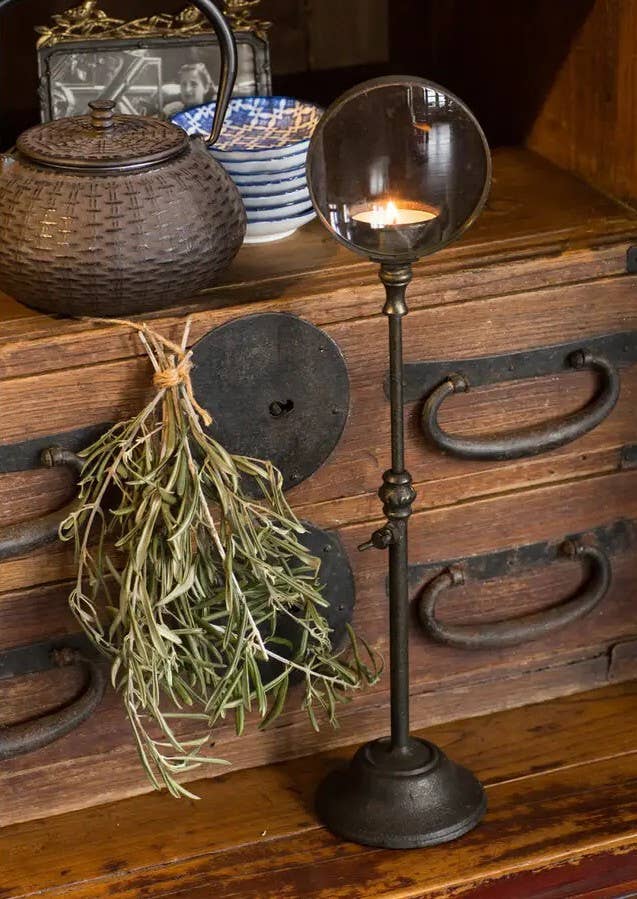 Iron Candle Holder Magnifier