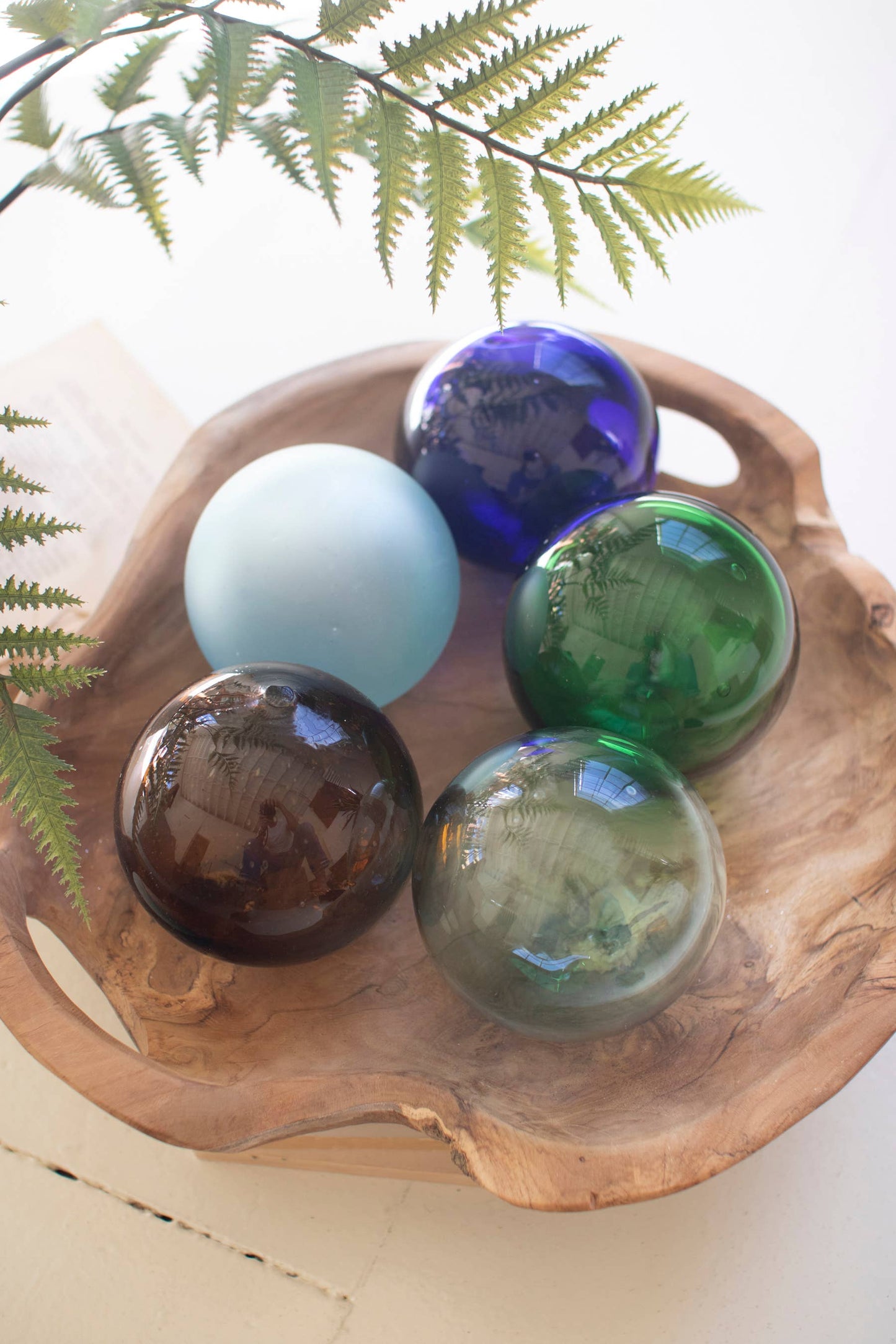 RECYCLED GLASS BALL - CLEAR: Clear / Recycled Glass / 4" x 4"